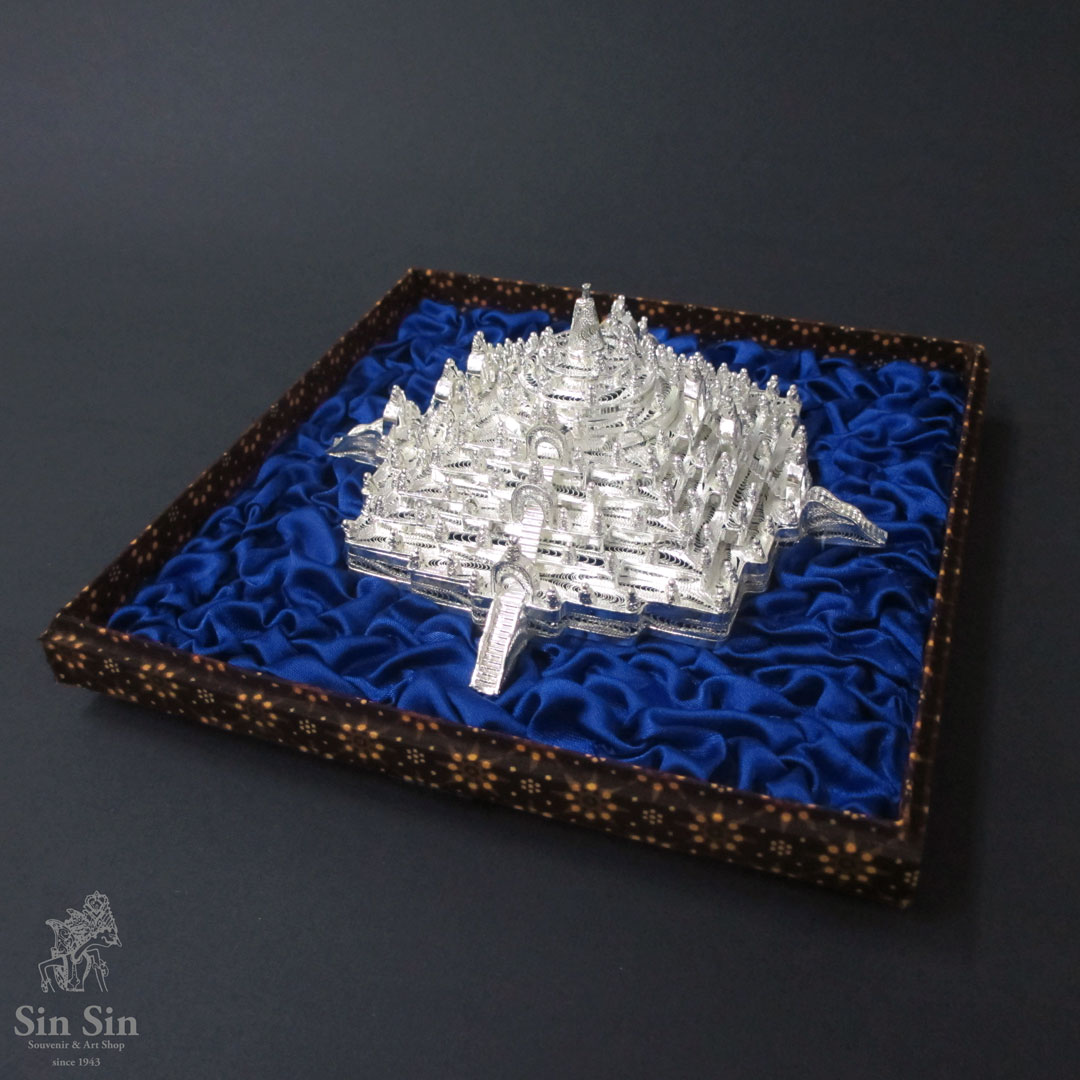 Miniatur Perak Candi Borobudur
